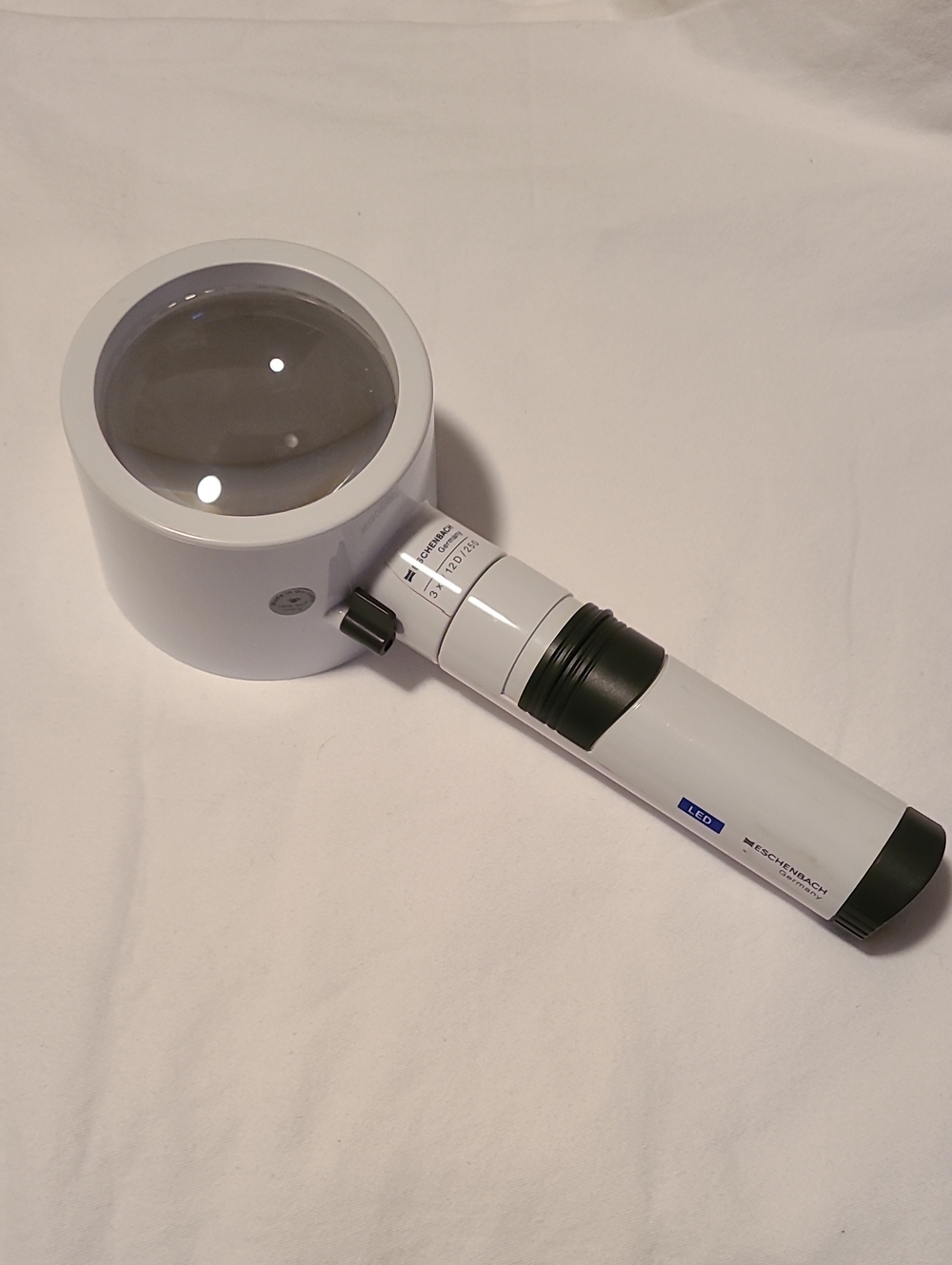 Eschenbach Germany Magnifying Glass 3X Magnification, Light 3x/12D/250 Reading